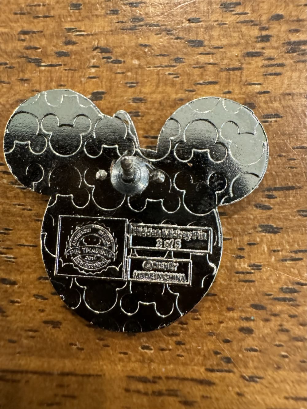 Mickey Ears, Red Apple  pin collectible - Main Image 2