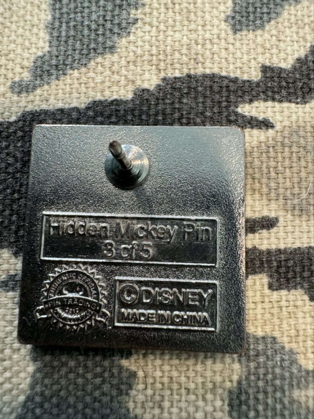 Goofy head, Blue square  pin collectible - Main Image 3