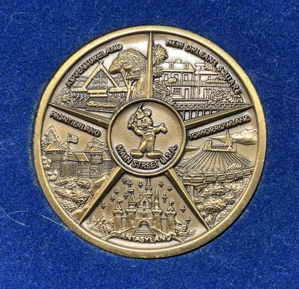 Disney Disneyland Brass Coin Main Street USA - Coin pin collectible - Main Image 2