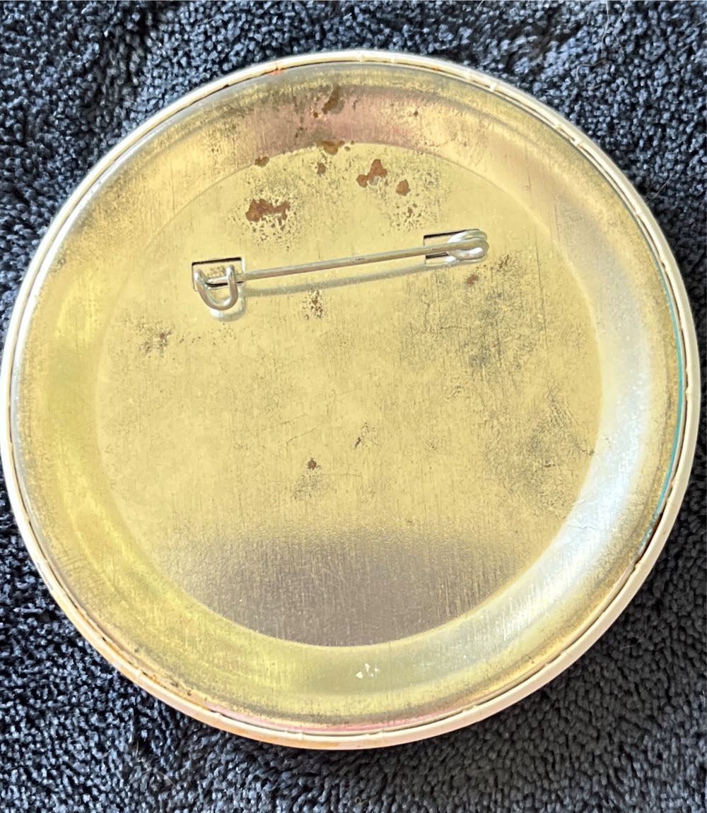 Goofy’s Kitchen Disneyland Hotel Button  pin collectible - Main Image 2