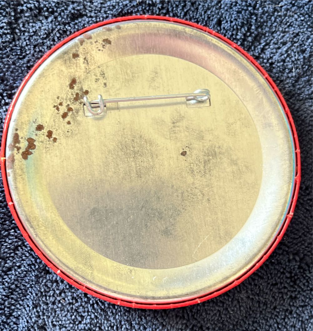 Goofy’s Kitchen Holiday 2002 Button  pin collectible - Main Image 2