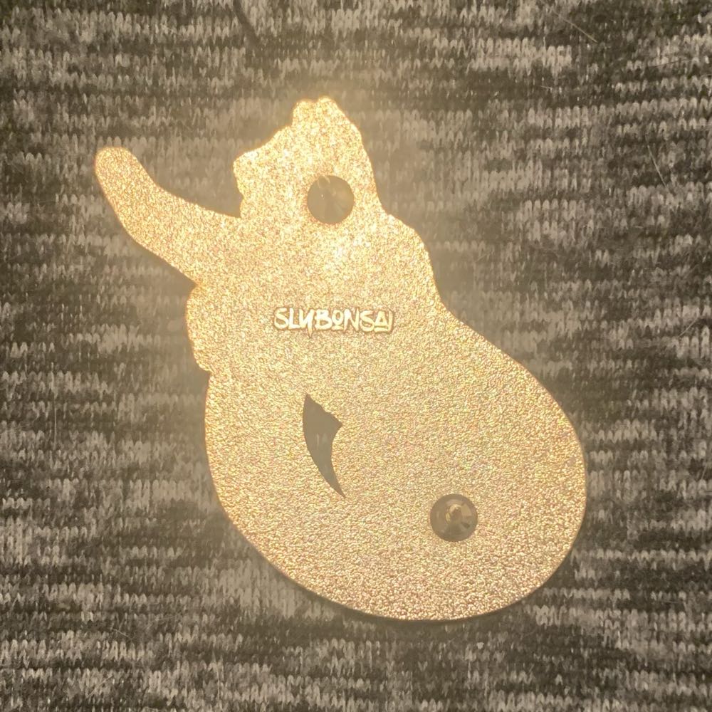 Kintsugi Snow Leopard (Light) - Hard Enamel & Screenprint pin collectible - Main Image 2