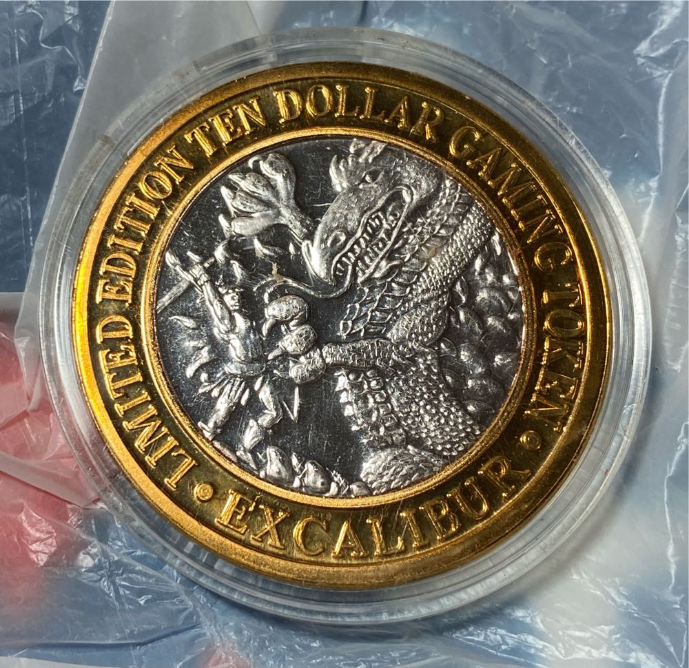 Excalibur Ten Dollar Gaming Token Silver Gold City Dragon - Coin pin collectible - Main Image 2