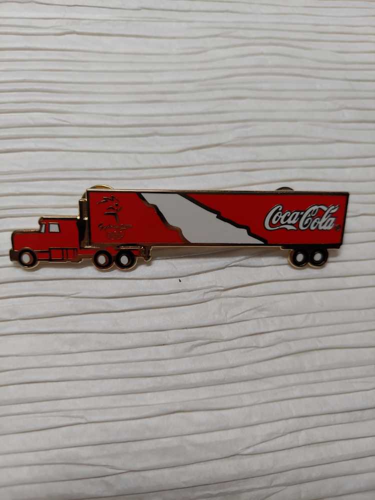 Mickey Mouse & Minnie Mouse Kiss