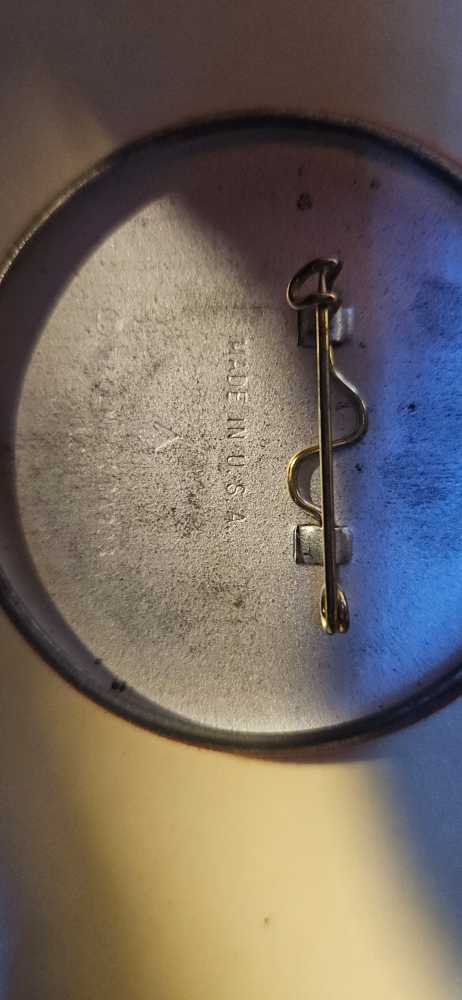 Hallmark Put A Little Live In Your Heart  pin collectible - Main Image 3