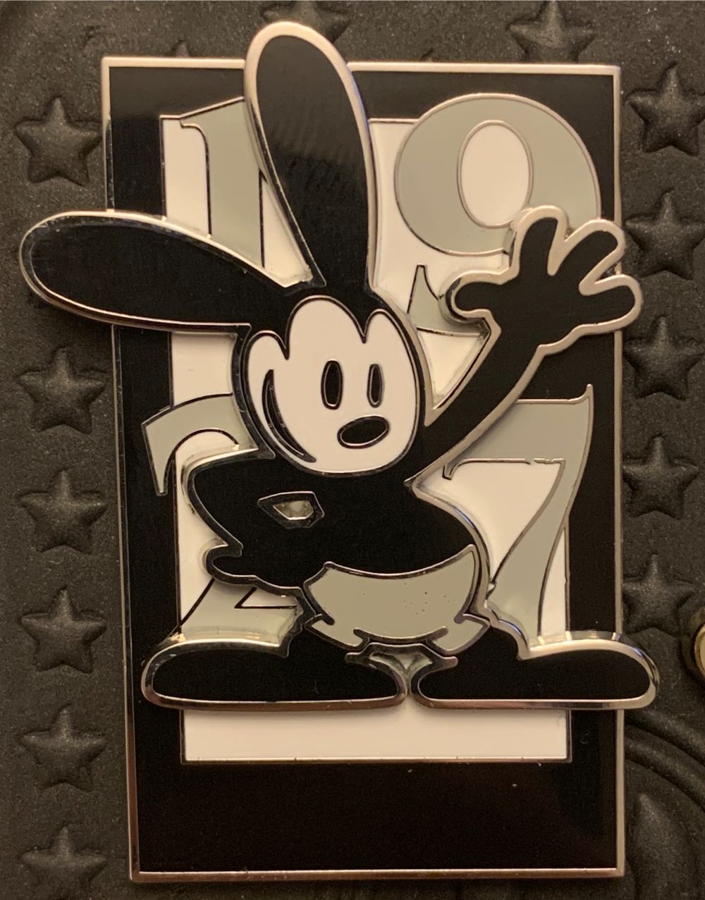 Disney Character Outline Circles - Mickey Mouse Outline, Red Circle