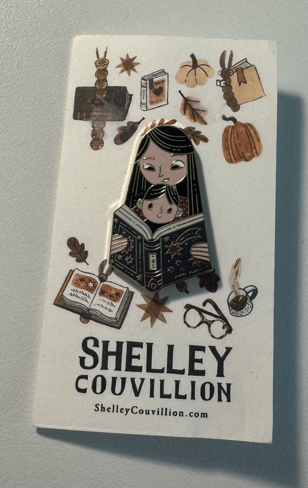 Book  pin collectible - Main Image 2