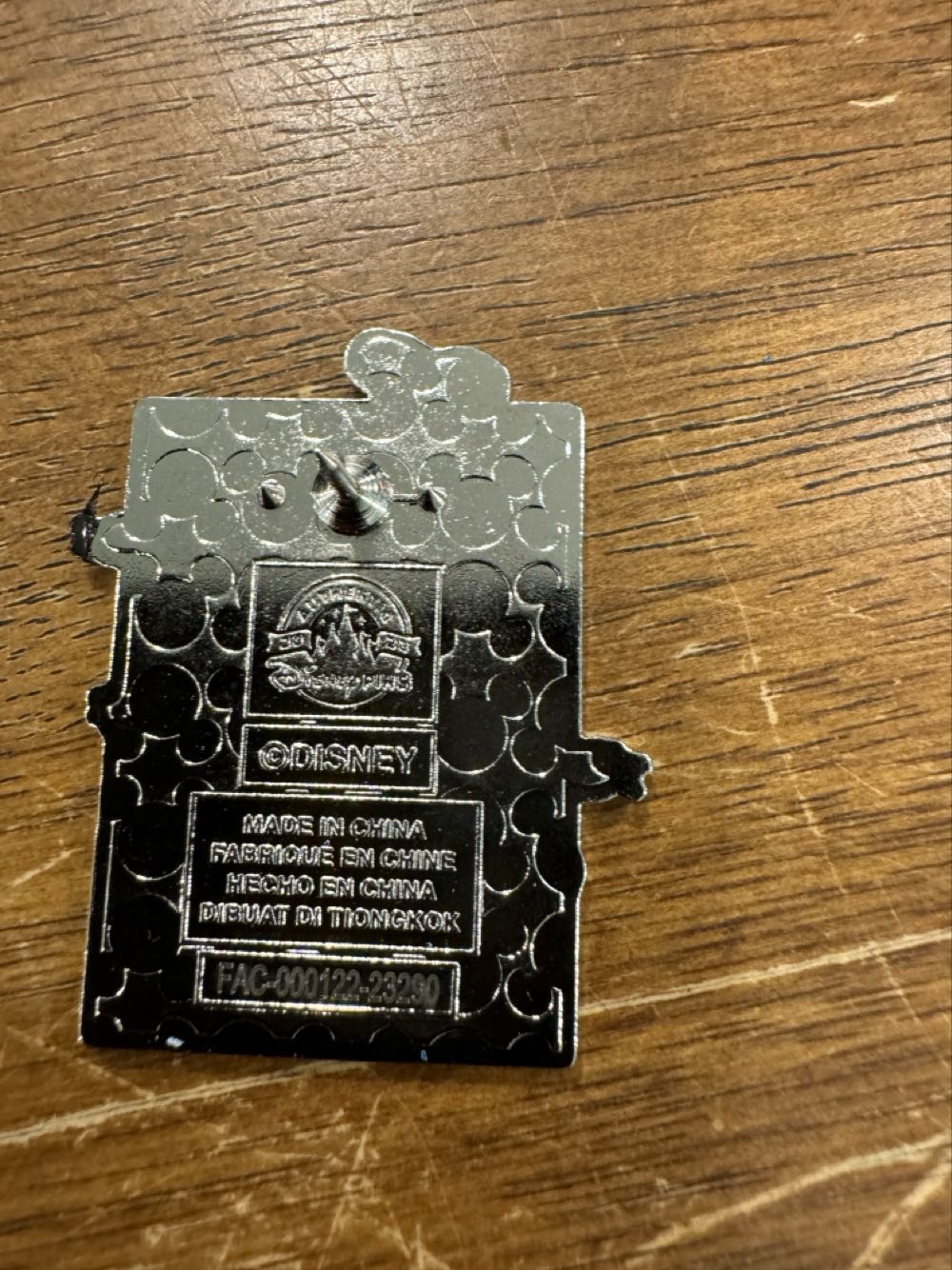 Goofy, Tipping Hat  pin collectible - Main Image 2