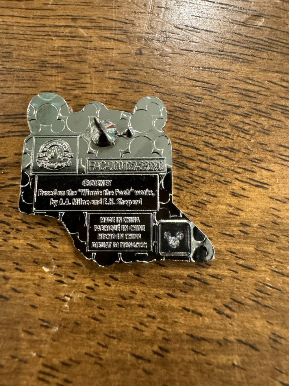 Winnie the Pooh hat  pin collectible - Main Image 2