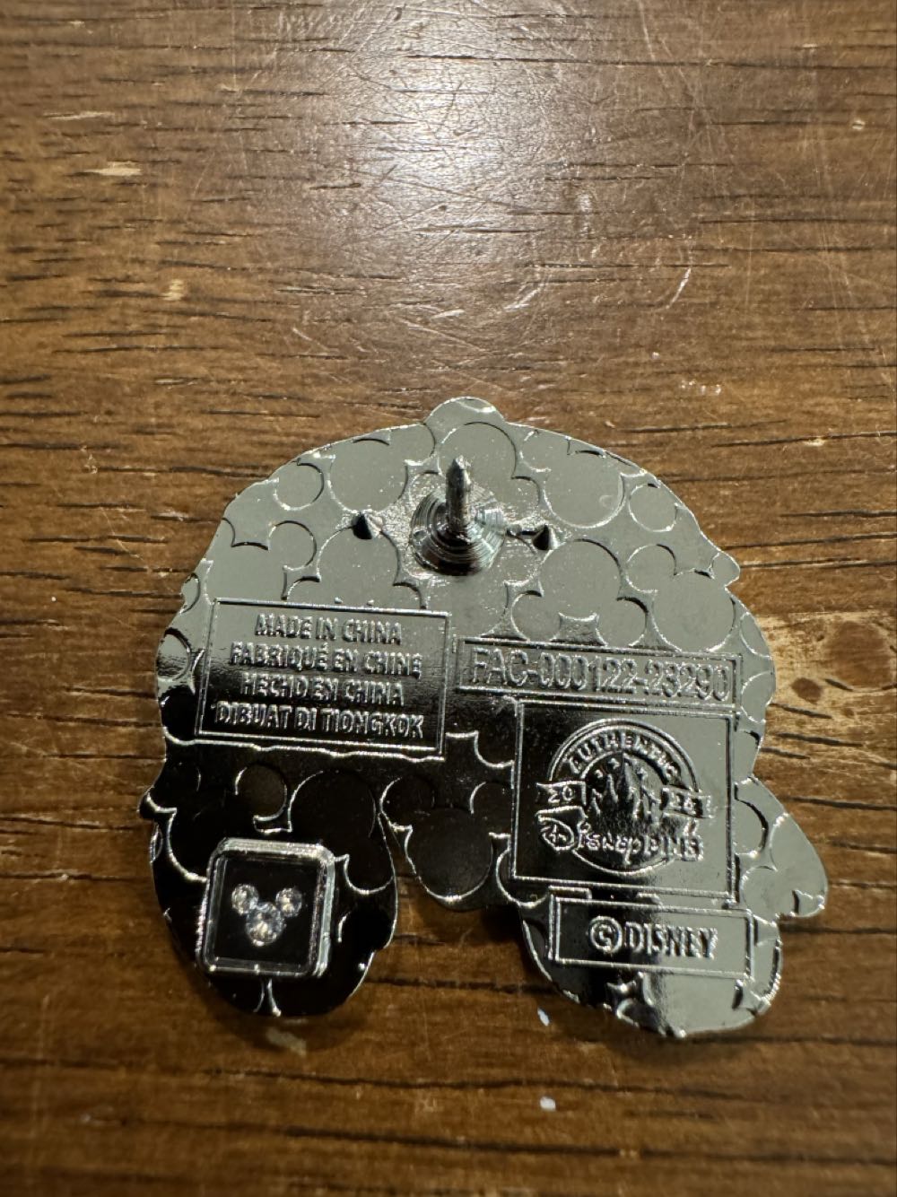 Lady and the tramp, lady baseball hat  pin collectible - Main Image 2