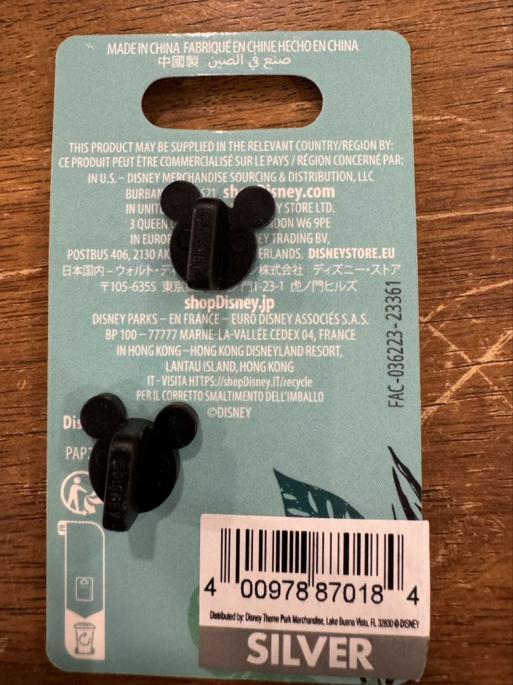 DVC: Mickey Sitting in Beach Chair  pin collectible [Barcode 400978870184] - Main Image 3
