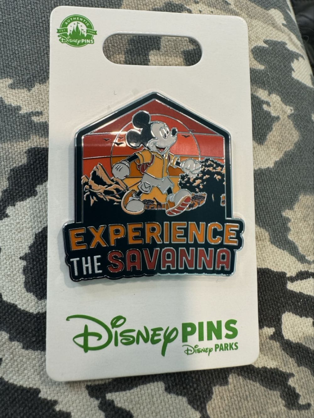 Mickey Mouse, Experience The Savanna, Animal Kingdom - Enamal pin collectible [Barcode 400966369102] - Main Image 2