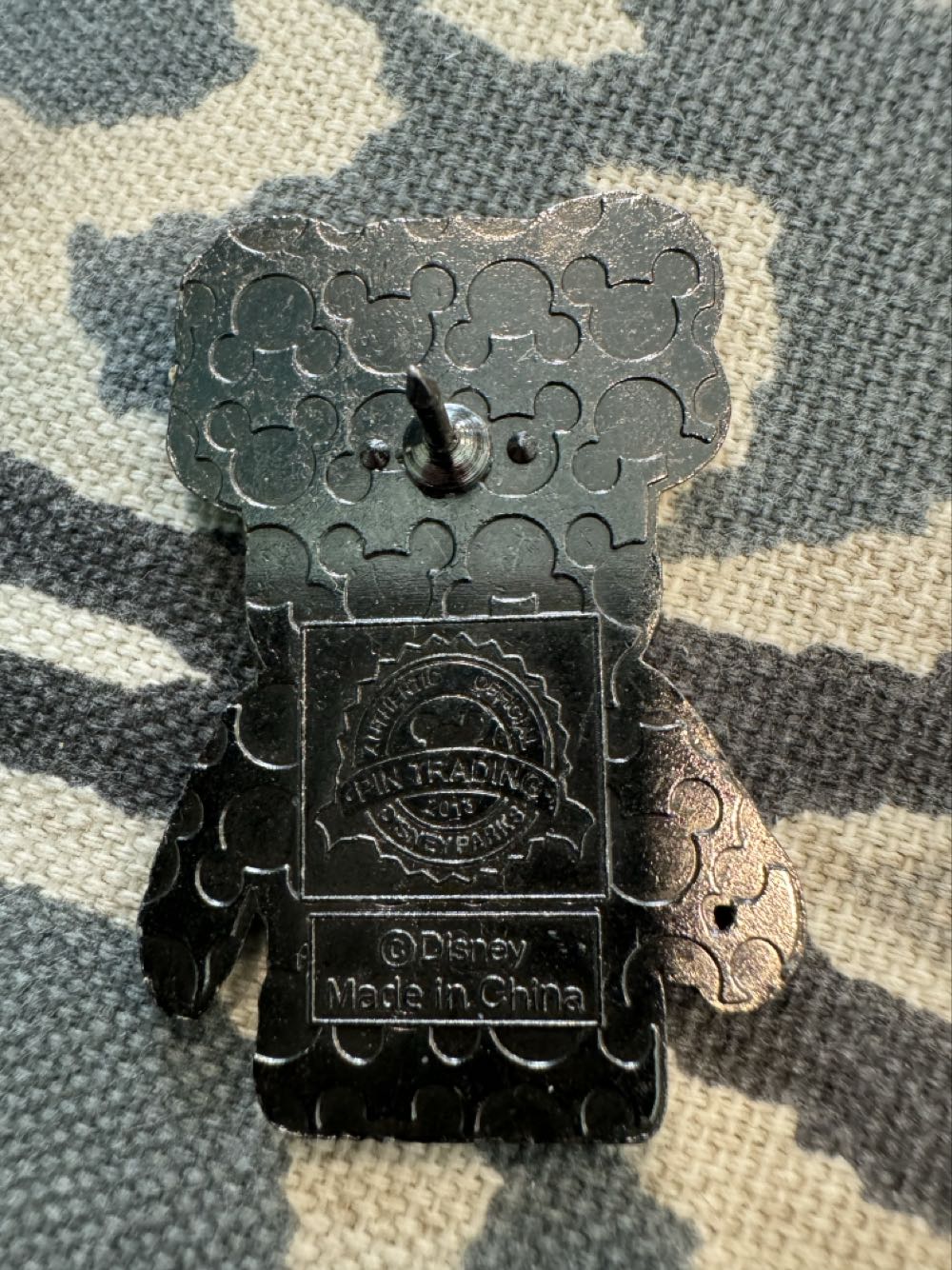 Vinylmation Black & White - Clara Cluck   pin collectible - Main Image 2