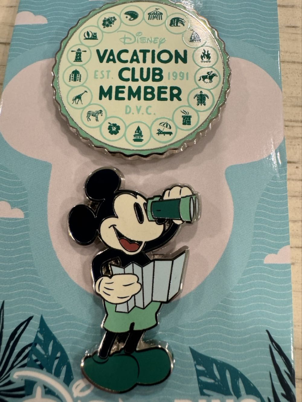 DVC  circular club member 1991 & Separate Mickey With Map And Binoculars  pin collectible [Barcode 400972969280] - Main Image 2