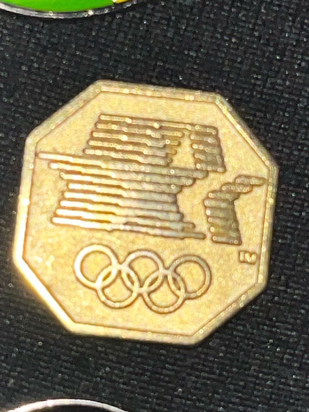 1984 Los Angeles OLYMPICS Pin - Brooch pin collectible - Main Image 3
