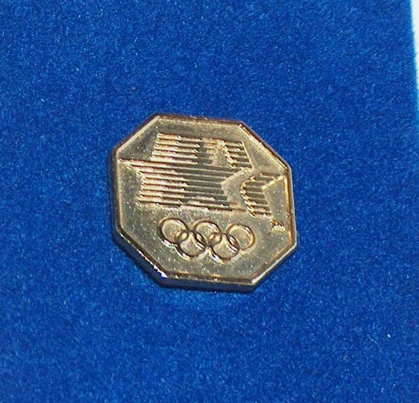 1984 Los Angeles OLYMPICS Pin - Brooch pin collectible - Main Image 4