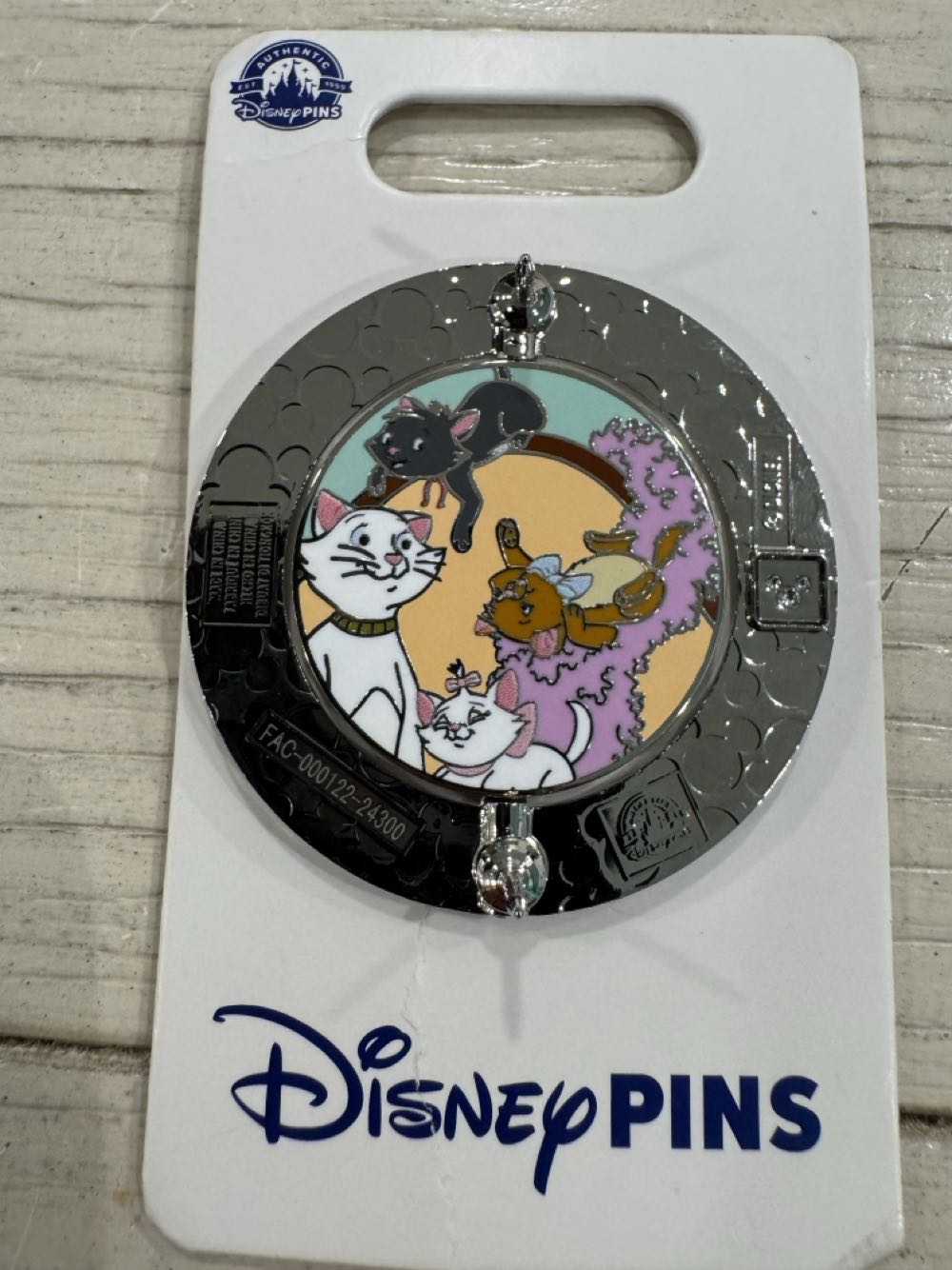 Best Cat Pawrent Spinner Aristocats  pin collectible [Barcode 400968268700] - Main Image 3