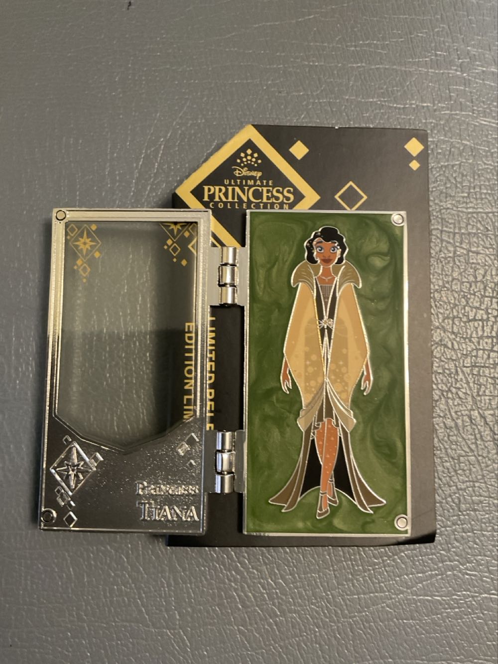 Ultimate Princess Collection - Tiana - Cathy Clark-Ramirez - Ltd Edition   pin collectible - Main Image 2