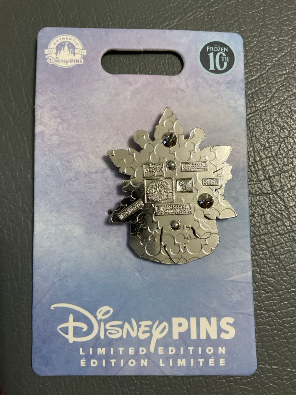 Frozen - 10th Anniversary - Elsa & Anya - Ltd Edition 2000  pin collectible - Main Image 2