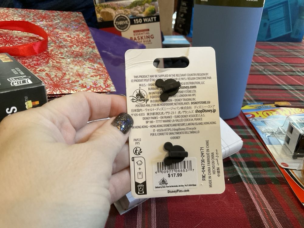 Lilo and Stitch - Supporting Cast - Open Edition pin collectible [Barcode 400977068537] - Main Image 2