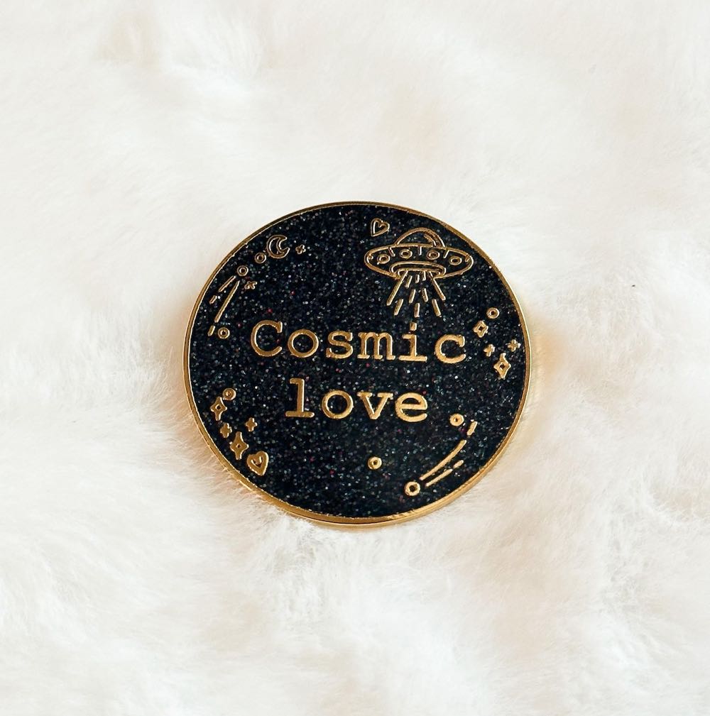 Hidden Mickey: 2009 Pooh Character Silhouette - Pooh