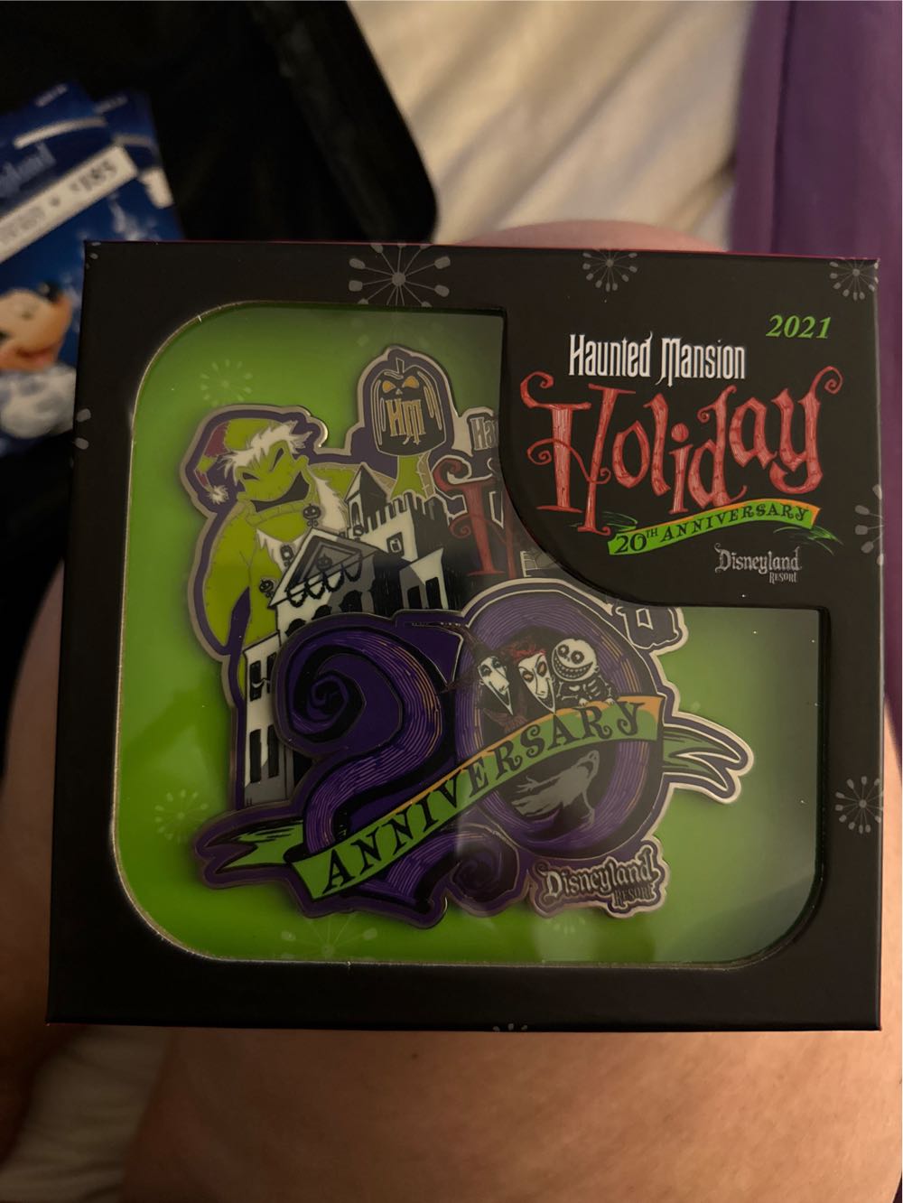 Haunted Mansion Holiday 20th Anniversary 2021  pin collectible [Barcode 400940314647] - Main Image 2