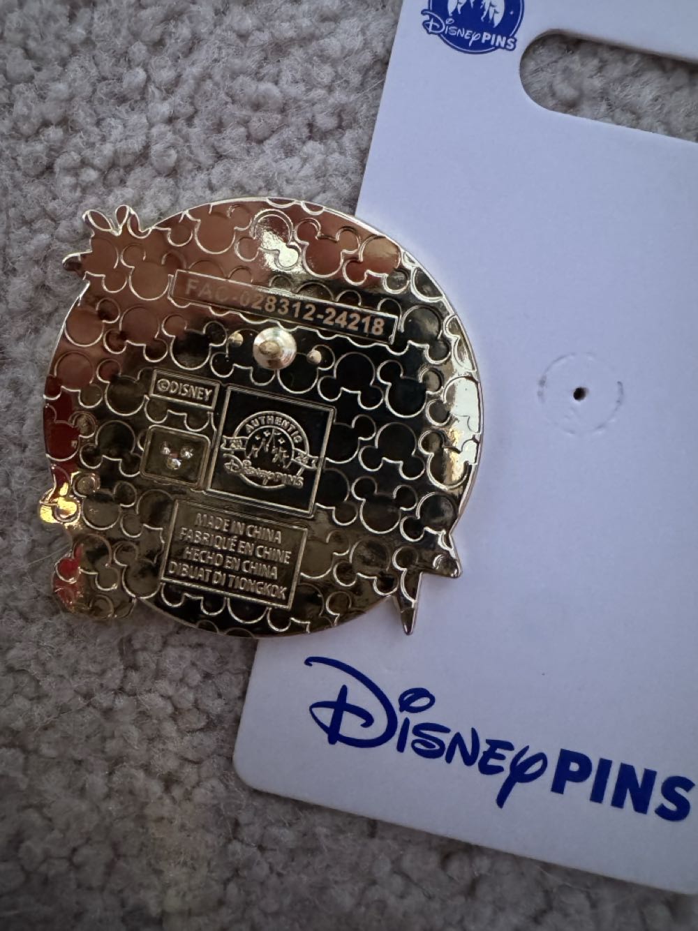 Stitch Lightning Disney  pin collectible [Barcode 400975818936] - Main Image 2