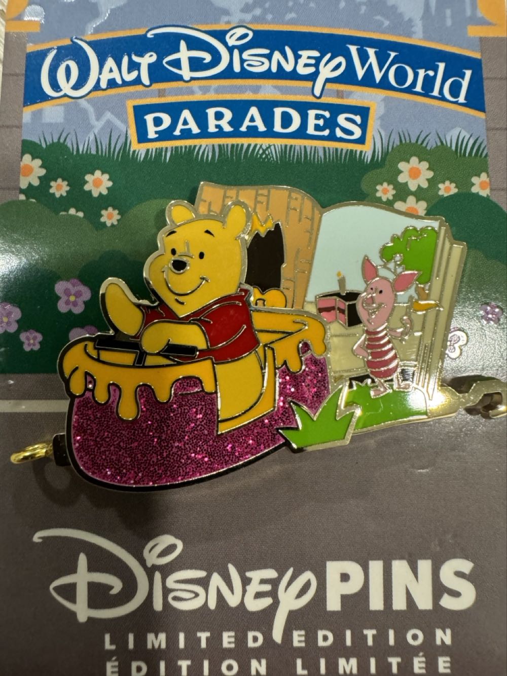 Parades , Winnie The Pooh  pin collectible [Barcode 400976718693] - Main Image 2