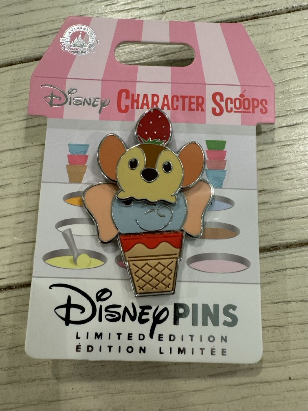 Character Scoops, Dumbo And Timothy - Disney pin collectible [Barcode 400974218485] - Main Image 2