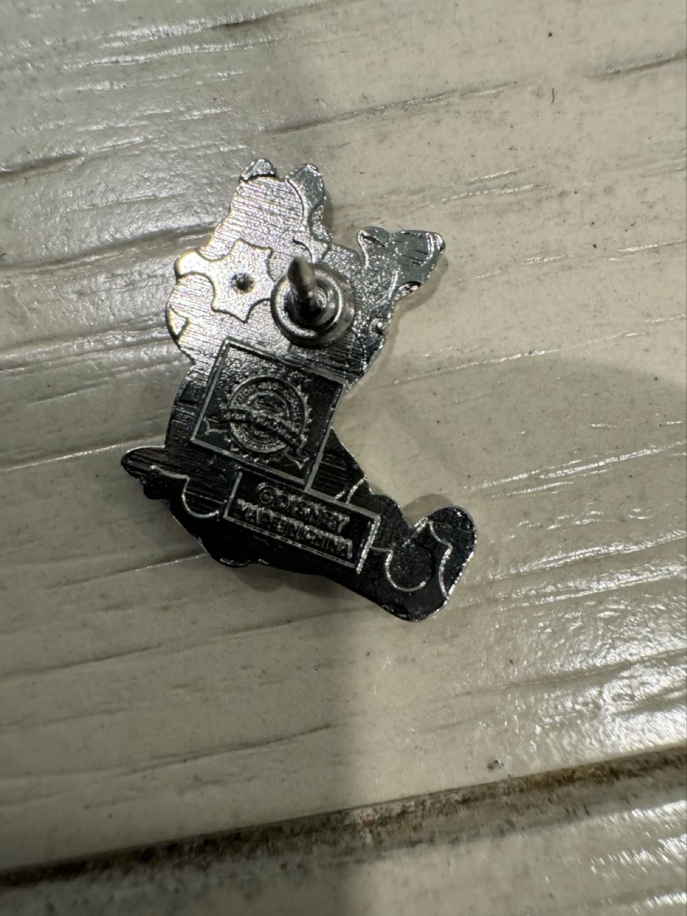 Chip, Waving - Chip And Dale  pin collectible - Main Image 2