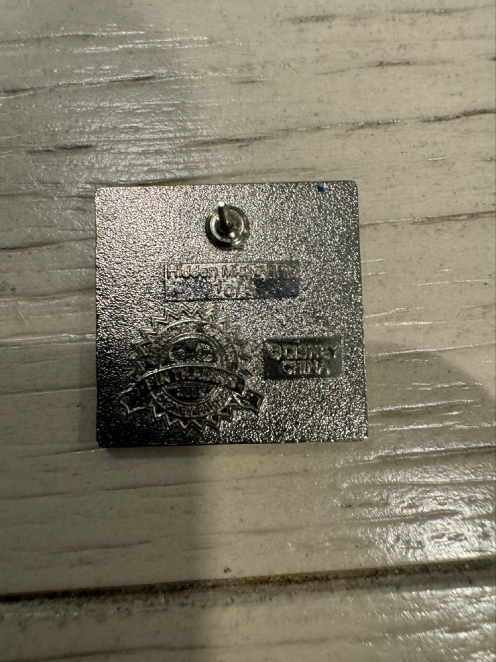 Mickey Head, blue square  pin collectible - Main Image 2