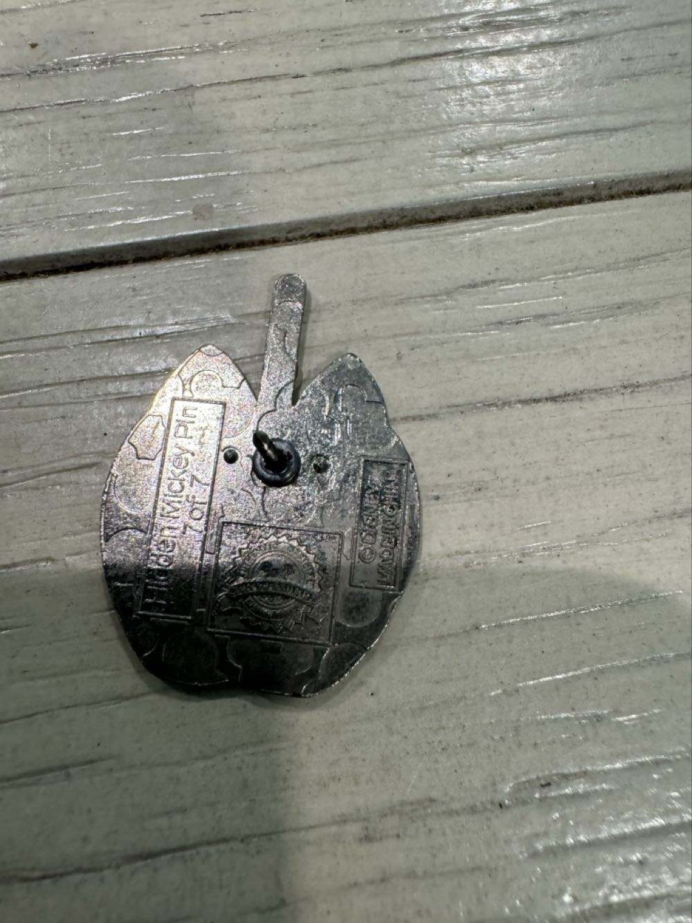 Halloween 2024, Candy apple Cheshire Cat  pin collectible - Main Image 2