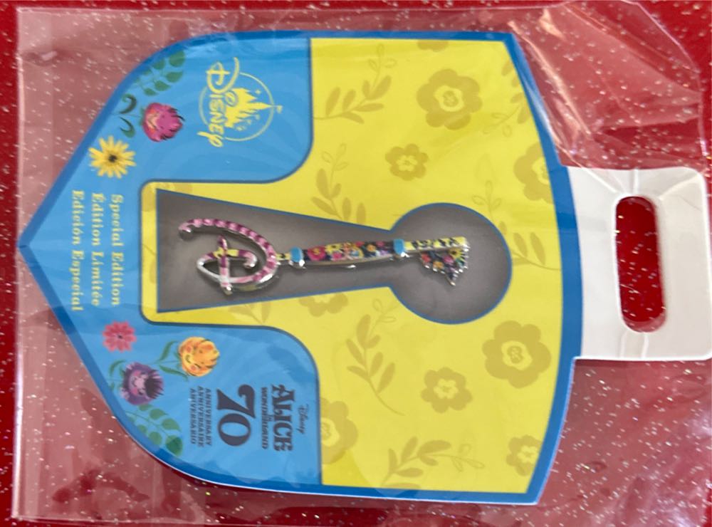 Alice Wonderland 70th Anniversary Key  pin collectible [Barcode 466042042536] - Main Image 2
