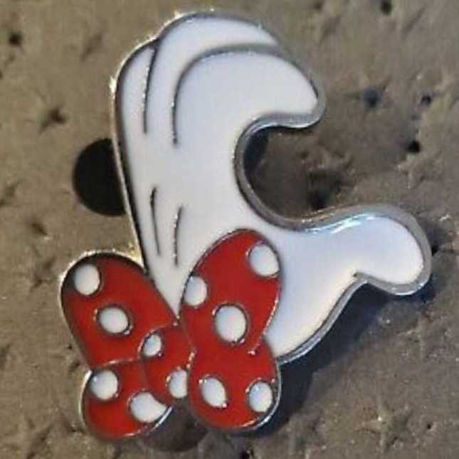 Disney Princess Jasmine Tiana Belle Heart Pin