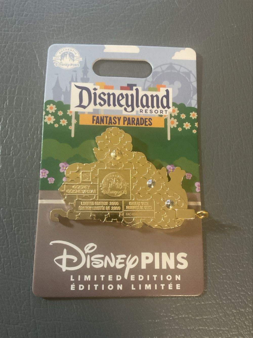 Fantasy Parades - Aliens - Ltd EditIon - 2500  pin collectible - Main Image 2