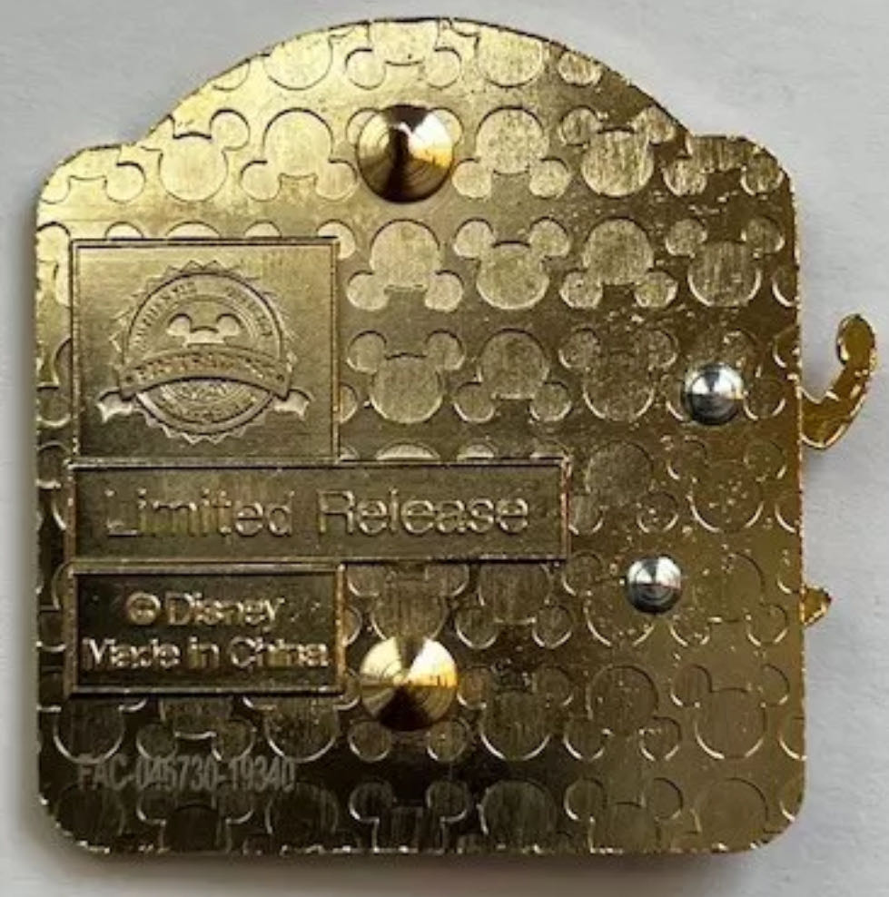 Pocahontas 10K Maroon Half-Marathon  pin collectible [Barcode 400917513950] - Main Image 2