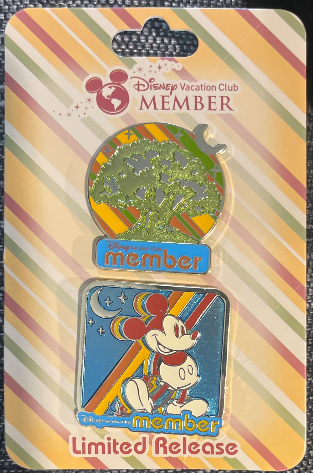 Dvc Moonlight Magic Series 3 Mickey Mouse  pin collectible [Barcode 400946565883] - Main Image 2