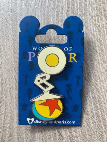 Epcot Japan White Cat & Kitten