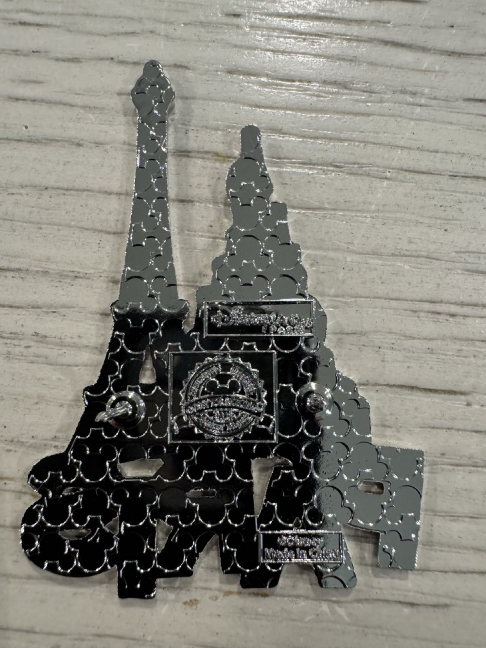 DLP Disneyland Paris, Castle & Eiffel Tower  pin collectible [Barcode 2078010240448] - Main Image 3