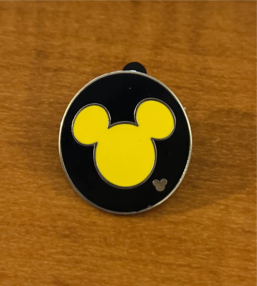 The Haunted Mansion: Characters in Stretching Room - Goofy