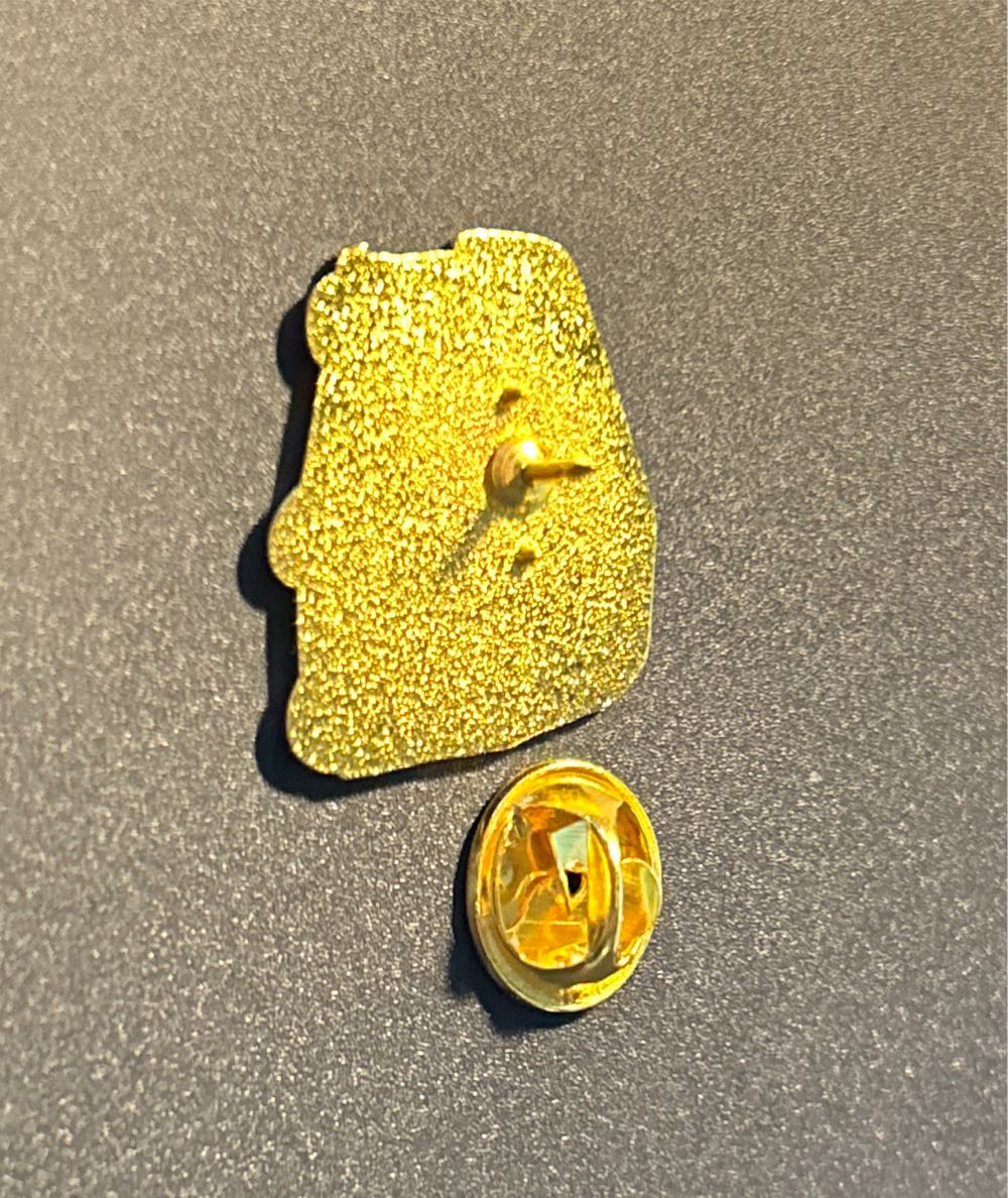 Royal Memories Double Deck Bus - Lapel Pin pin collectible [Barcode 5060311073013] - Main Image 4