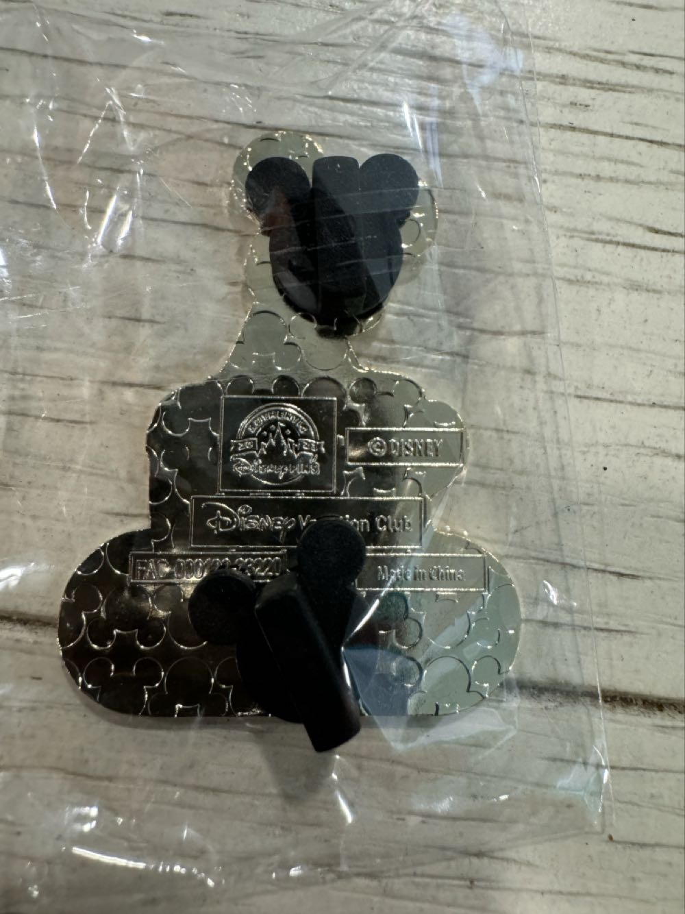 Disney Vacatin Club DVC, Mickey  pin collectible - Main Image 2