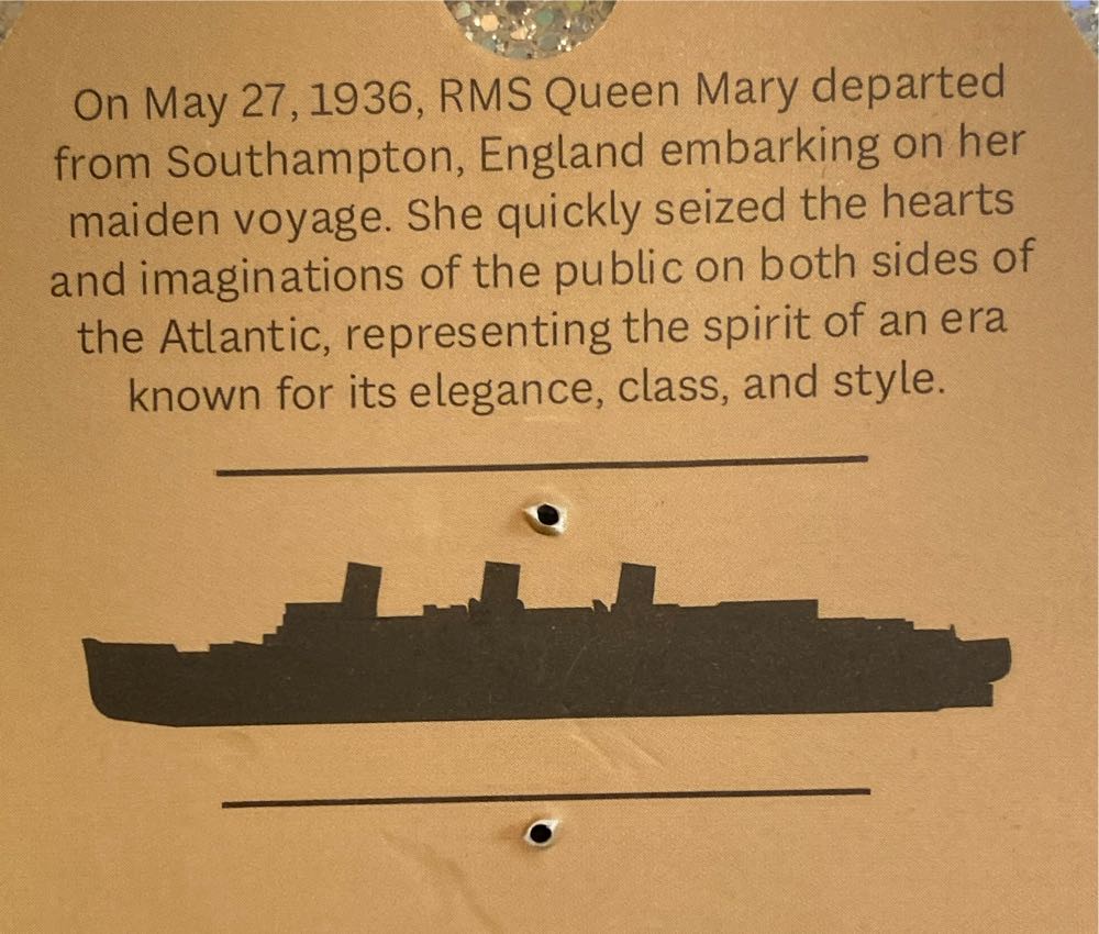 The Queen Mary Red White Black Gold - Pin pin collectible - Main Image 2