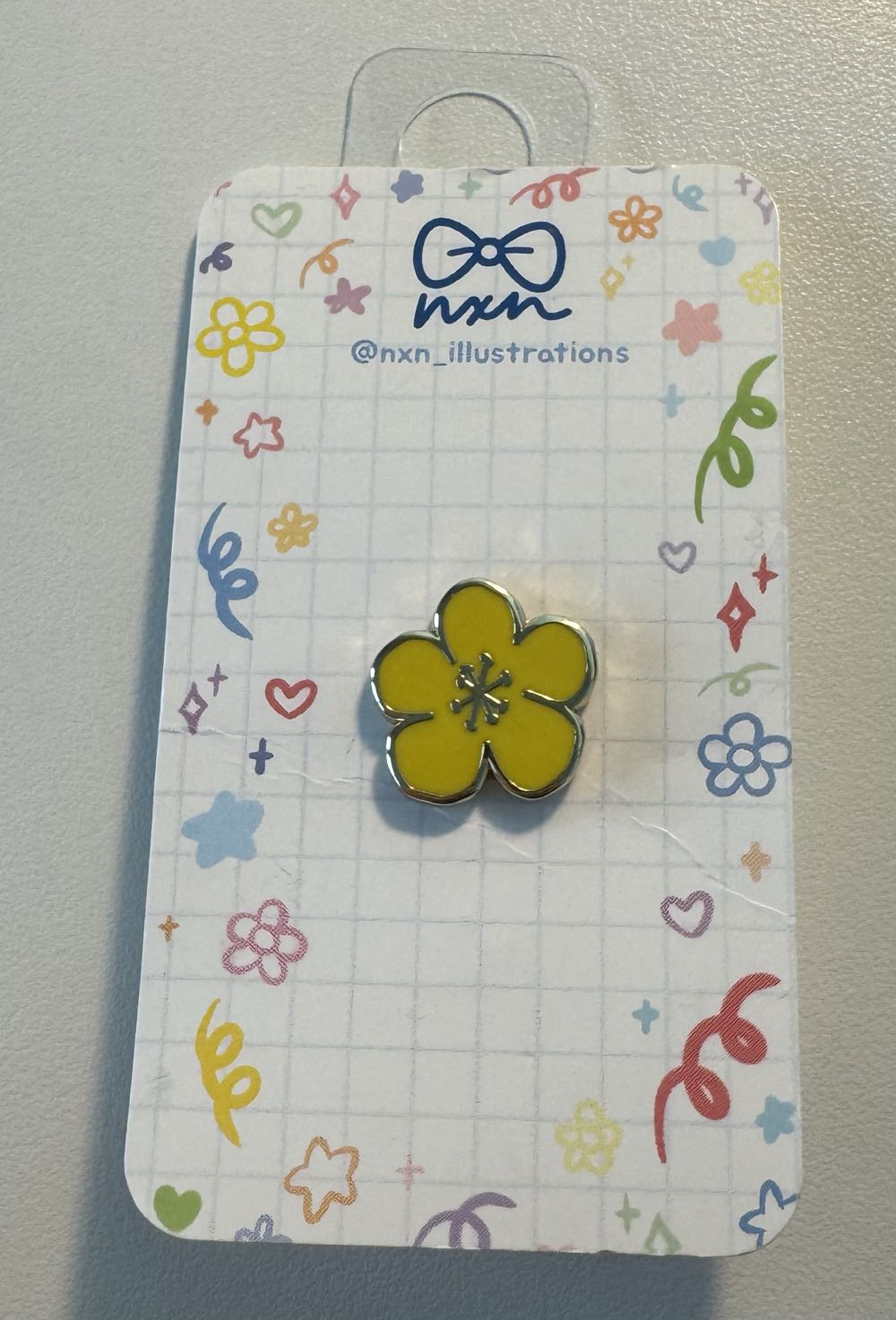 Flower  pin collectible - Main Image 2