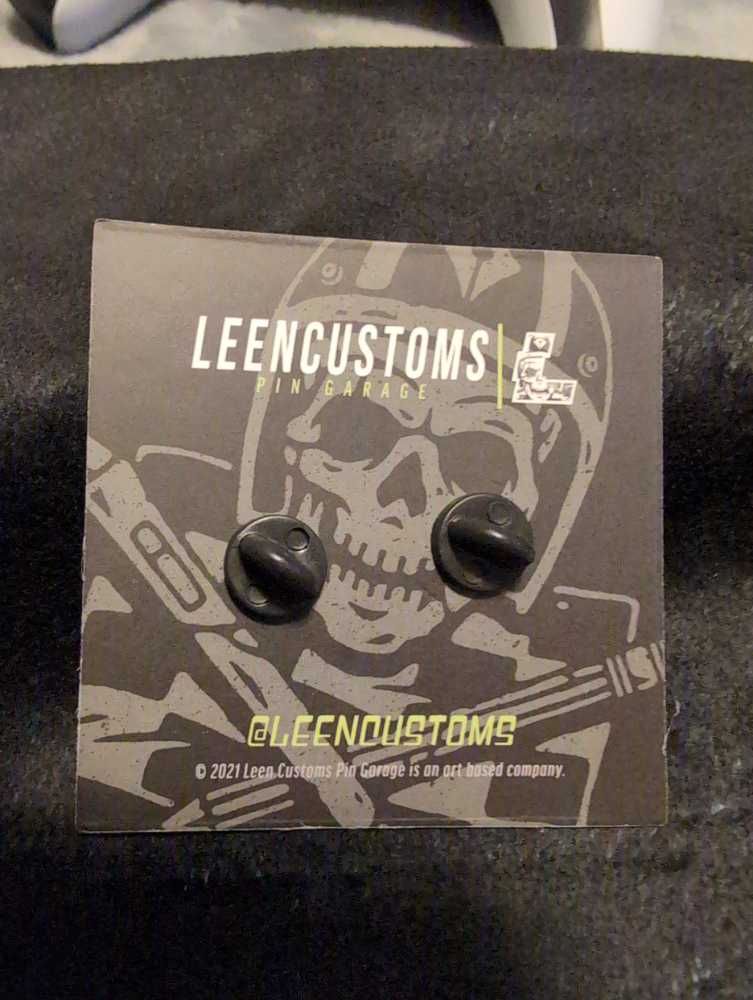 Leen Customs Initial D Nissan GT-R R32  pin collectible - Main Image 2