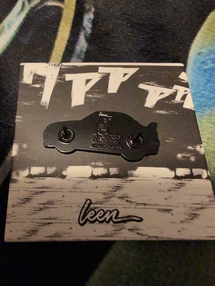 Leen Customs Initial D Nissan GT-R R32  pin collectible - Main Image 3