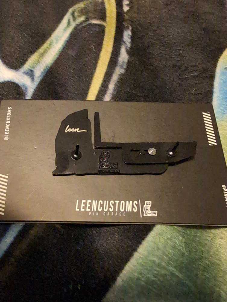 Leen Customs Tow Truck   pin collectible - Main Image 3