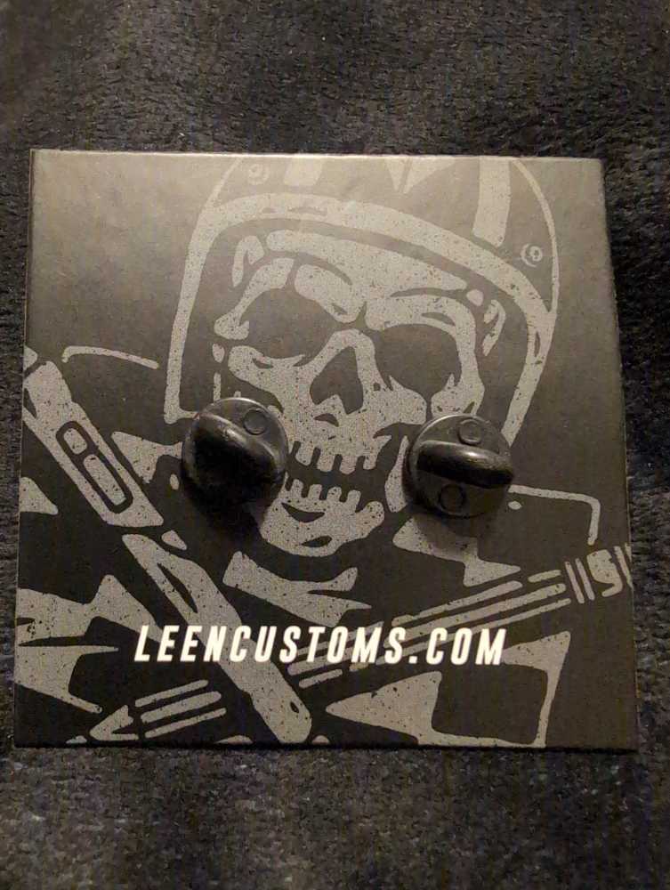 Leen Customs Porsche 964  pin collectible - Main Image 2