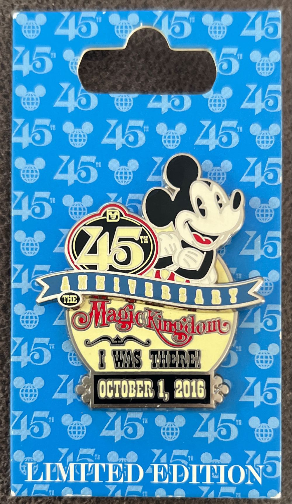 Loungefly - Pocahontas and Meeko Canoe Dangle