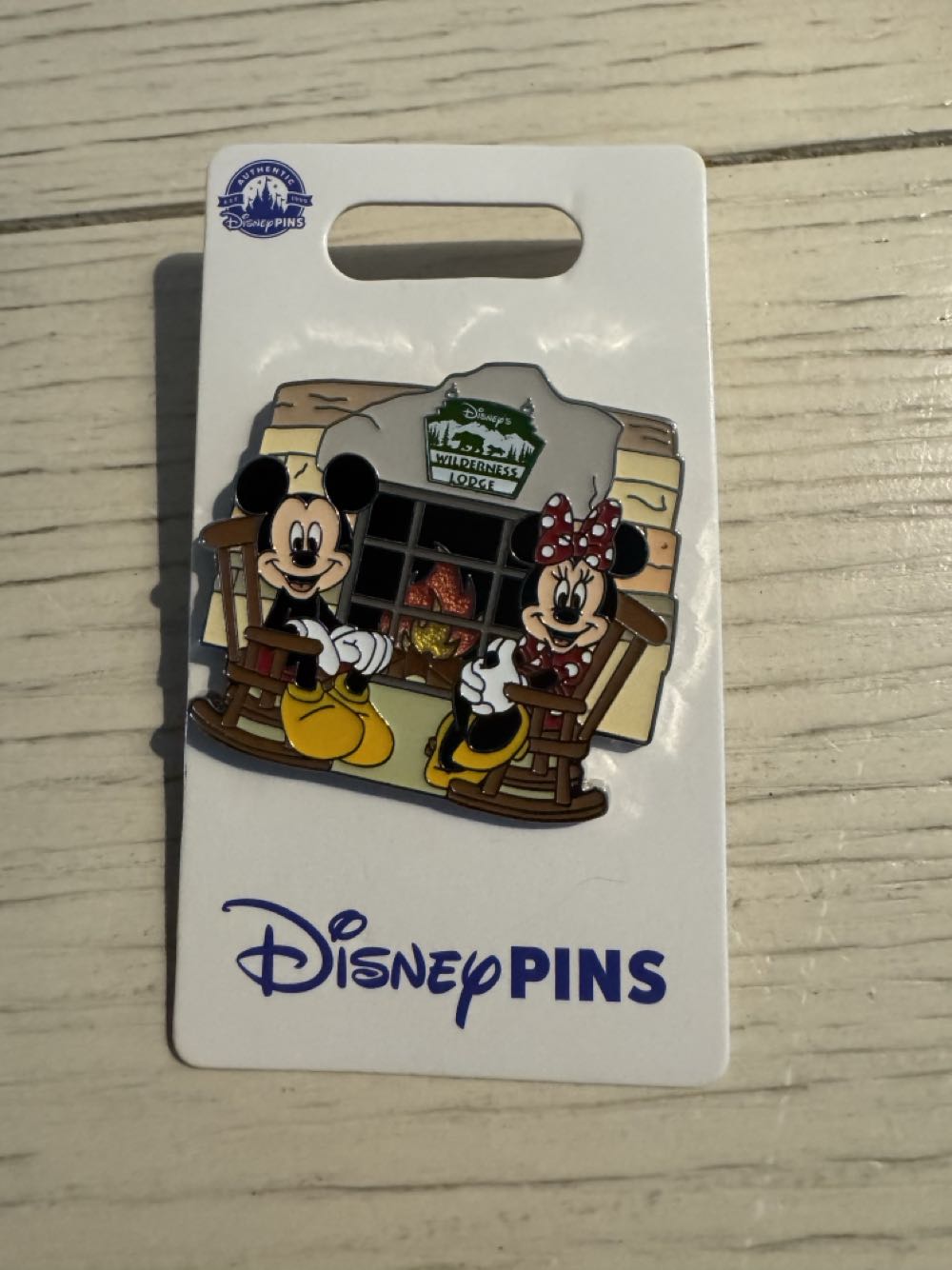 Resorts - Disney’s Wilderness Lodge - Mickey And Minnie - Common pin collectible [Barcode 400975819100] - Main Image 2